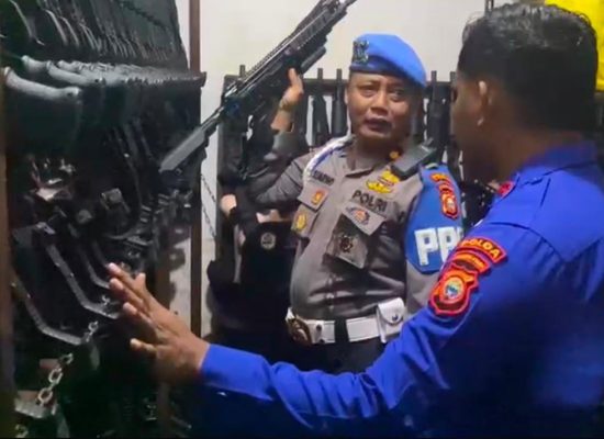 Bidpropam Polda Maluku Utara Periksa Senjata Personel Ditpolairud