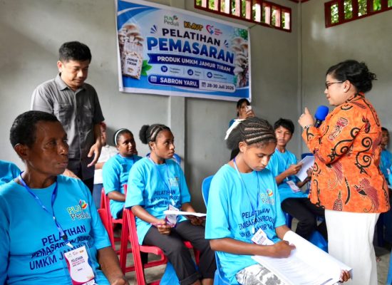 Perkuat Ekonomi Masyarakat, PLN UIP MPA Tingkatkan Kompetensi Pemasaran UMKM Jamur Tiram Sabron Yaru