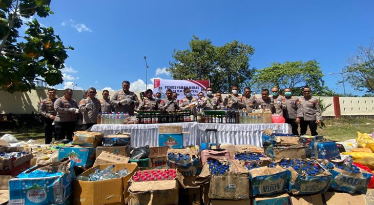 Kapolda Malut, Arif Budiman Pimpin Pemusnahan Miras