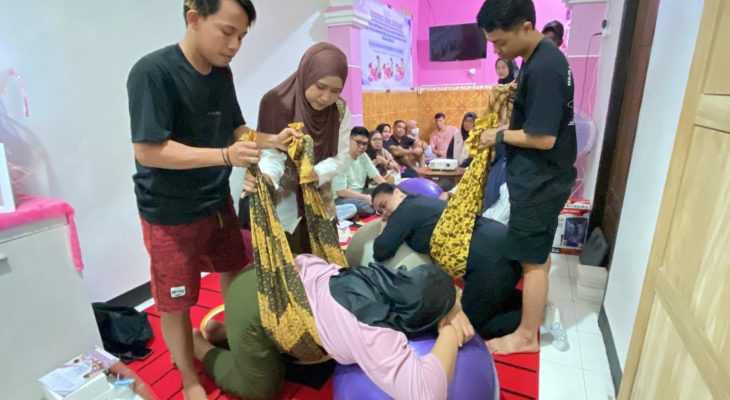 Dosen Kebidanan Poltekkes Kemenkes Ternate Latih Teknik Rebozo Persalinan ke Ibu Hamil dan Keluarga