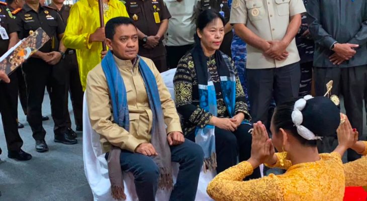 Kajati Malut Roberthus Tiba di Ternate, Disambut Tradisi Joko Kaha dan Soya-Soya