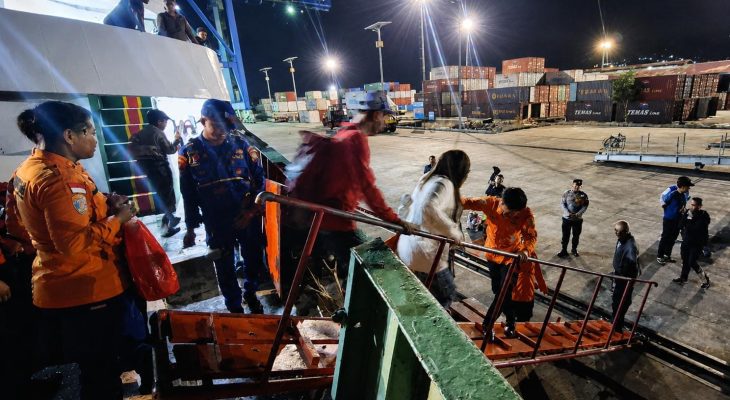 KM Bunda Maria Kandas di Perairan Oba, 142 Penumpang Dievakuasi Selamat