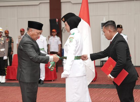 Wakil Gubernur Sarbin Kukuhkan 32 Paskibraka Maluku Utara 2026