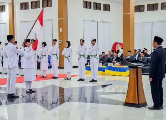 Kukuhkan 40 Paskibraka Haltim, Bupati Ubaid Titip Pesan Kehormatan