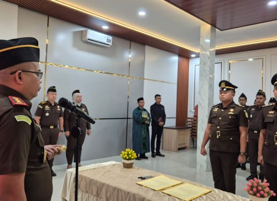 Lantik Kasi Pidsus dan Pidum, Kajari Tidore Ingatkan Penegakan Hukum Harus Dirasakan Masyarakat