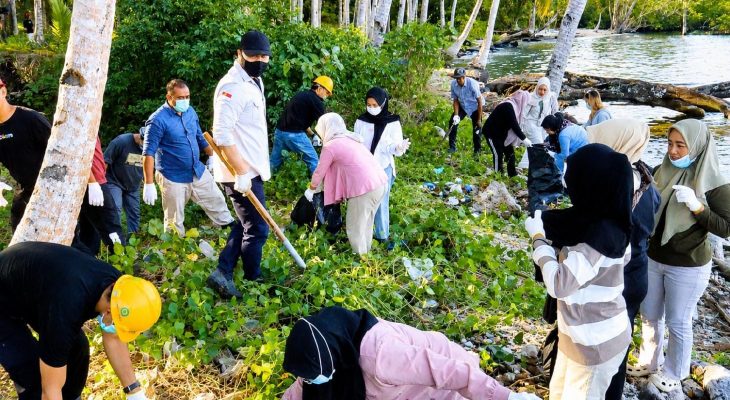 PT GMM dan Masyarakat Bersama Jaga Kebersihan Pesisir Pantai Harun