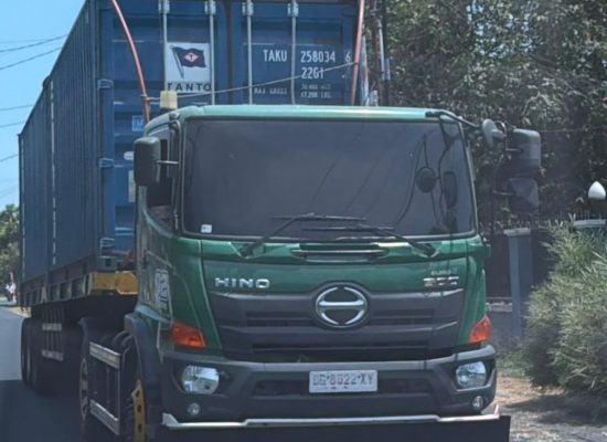 Warga Keluhkan Trailer Pengangkut Kontainer PT NICO Tanpa Pengawalan Polisi
