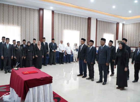 10 Pejabat Administrator dan Pengawas Pemprov Maluku Utara Resmi Dilantik