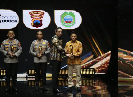 Berkat Inovasi Layanan Kesehatan, Bupati Haltim Diganjar Pimpinan Daerah Award 2026