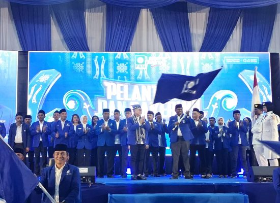 Lantik DPW PAN Malut, Zulhas Pasang Target Tiga Besar di Pemilu 2029