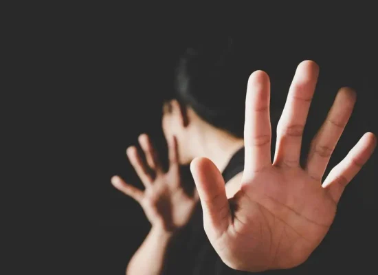 Perempuan 21 Tahun di Ternate Diduga Dilecehkan Pacar Temannya di Mobil, Minta Diproses Hukum