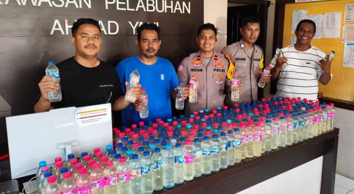 Polsek KP3 Ahmad Yani Ternate Sita 253 Botol Cap Tikus dari KM Permata Obi