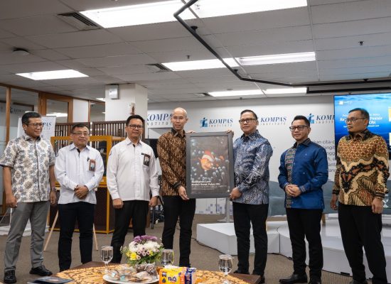 Gandeng Penerbit Buku Kompas, Harita Nickel Luncurkan Buku Keindahan Laut Pesisir Barat Pulau Obi