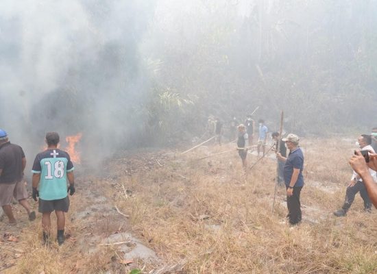 Wali Kota Ternate Tinjau Karhutla Sulamadaha, Perintahkan Dirikan Posko Kesehatan dan Bak Air