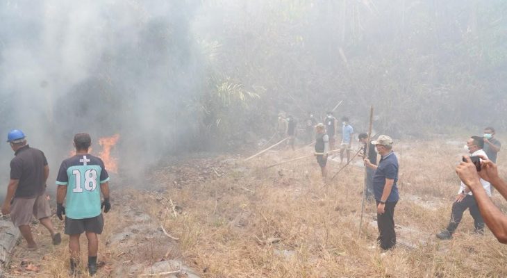 Wali Kota Ternate Tinjau Karhutla Sulamadaha, Perintahkan Dirikan Posko Kesehatan dan Bak Air