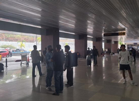 Belasan Penerbangan Tertunda Akibat Asap Tebal di Maluku Utara