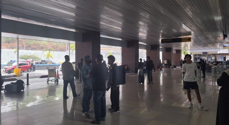 Belasan Penerbangan Tertunda Akibat Asap Tebal di Maluku Utara