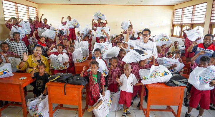 Pertamina Perluas Program SESAMA, 105 Paket Perlengkapan Sekolah Disalurkan di Jayapura