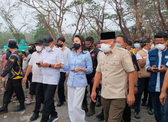Gubernur Sherly Tinjau Penanganan Kebakaran TPA Buku Deru-Deru, Kota Ternate