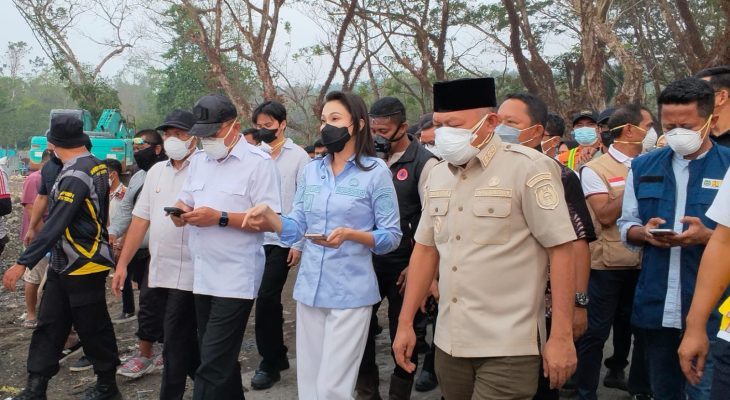 Gubernur Sherly Tinjau Penanganan Kebakaran TPA Buku Deru-Deru, Kota Ternate