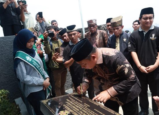 Sekda Ternate Resmikan Gedung Sekretariat dan Studio Radio Gemusba, Ajak Sinergi dengan Pemkot
