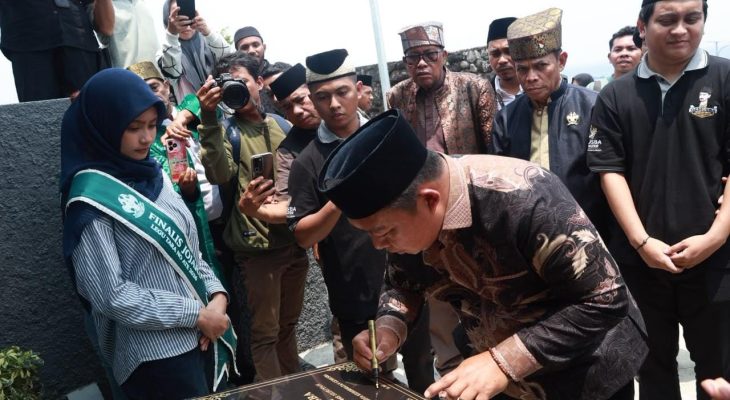 Sekda Ternate Resmikan Gedung Sekretariat dan Studio Radio Gemusba, Ajak Sinergi dengan Pemkot