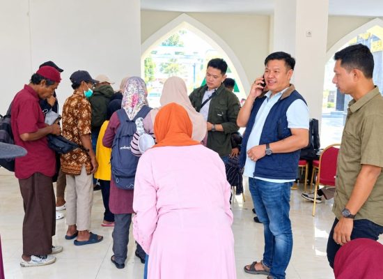 Kejari Haltim Fasilitasi 35 Warga Ikuti Operasi Katarak Gratis di Ternate