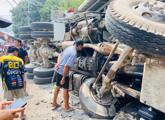Truk Molen Terguling di Ternate Utara, Kerugian Ditaksir Rp75 Juta