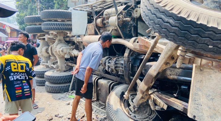 Truk Molen Terguling di Ternate Utara, Kerugian Ditaksir Rp75 Juta