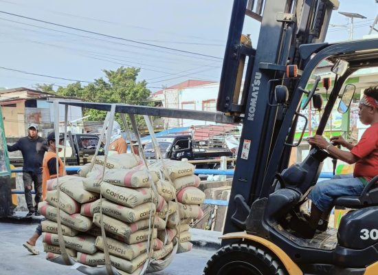 Sempat Kosong, 50 Ribu Sak Semen Tiba di Maluku Utara