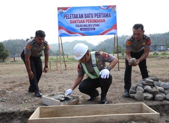 Kapolda Malut Letakkan Batu Pertama Pembangunan 107 Rumah Dinas untuk Bintara dan Perwira