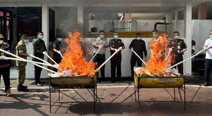 Kejari Ternate Musnahkan Barang Bukti 38 Perkara Inkrah, Didominasi Narkotika