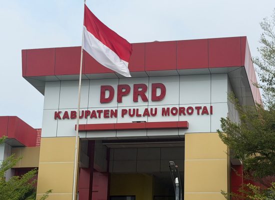 Sekwan Bungkam saat Paripurna DPRD Pulau Morotai Mendadak Dibatalkan